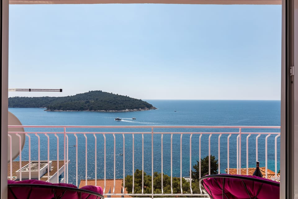 Apartment (Three Bedroom Apartment) | Balcony