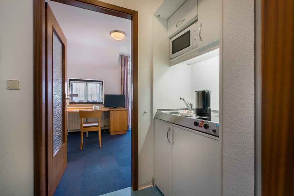Standard Apartment, 1 Double Bed | Private kitchen | Fridge, microwave, stovetop, coffee/tea maker