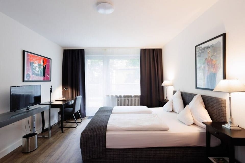 Superior Double Room, Courtyard View | Hypo-allergenic bedding, down comforters, Select Comfort beds