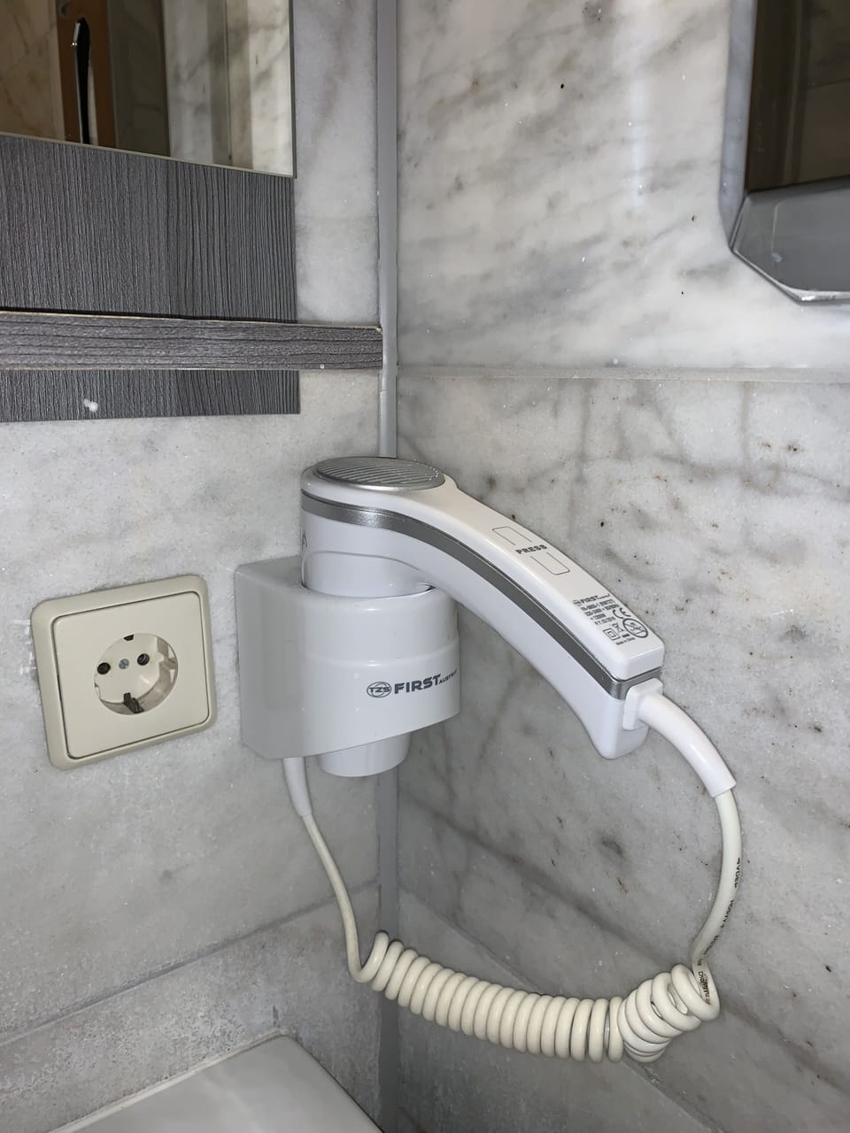 Triple Room | Bathroom | Shower, free toiletries, hair dryer, towels