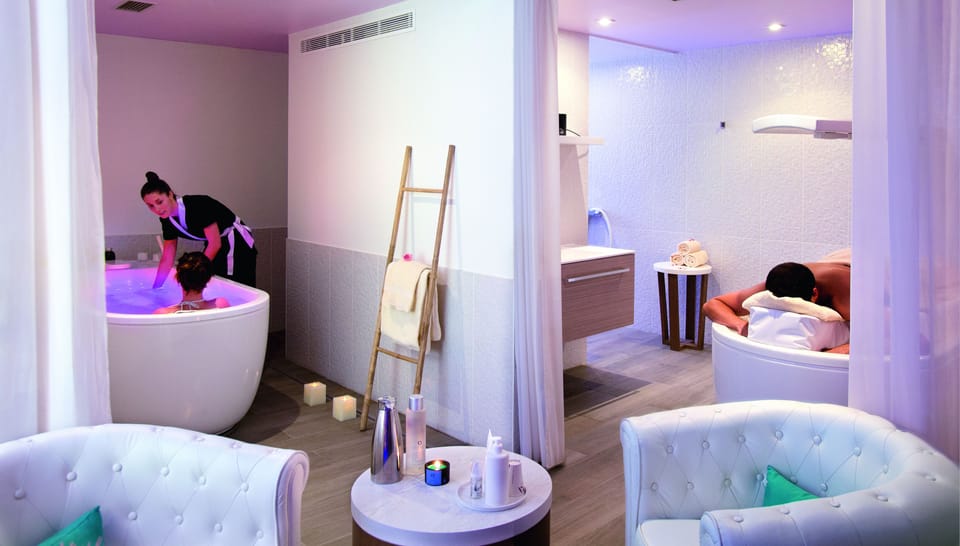 Couples treatment rooms, body treatments, aromatherapy, body wraps