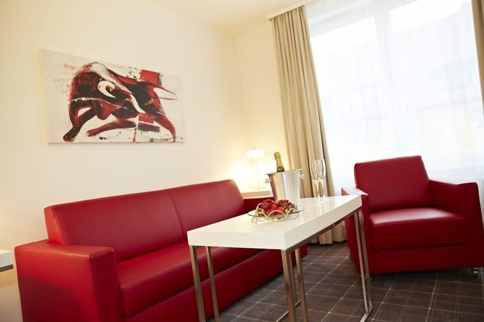 Double Room (2) | Living area | 30-inch TV with satellite channels