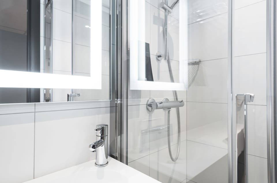 Shower, free toiletries, hair dryer, towels