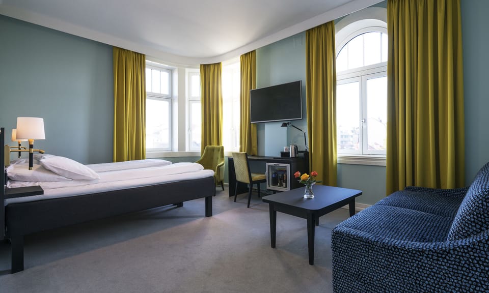 Family Room, Non Smoking (Standard) | Iron/ironing board, free WiFi, bed sheets