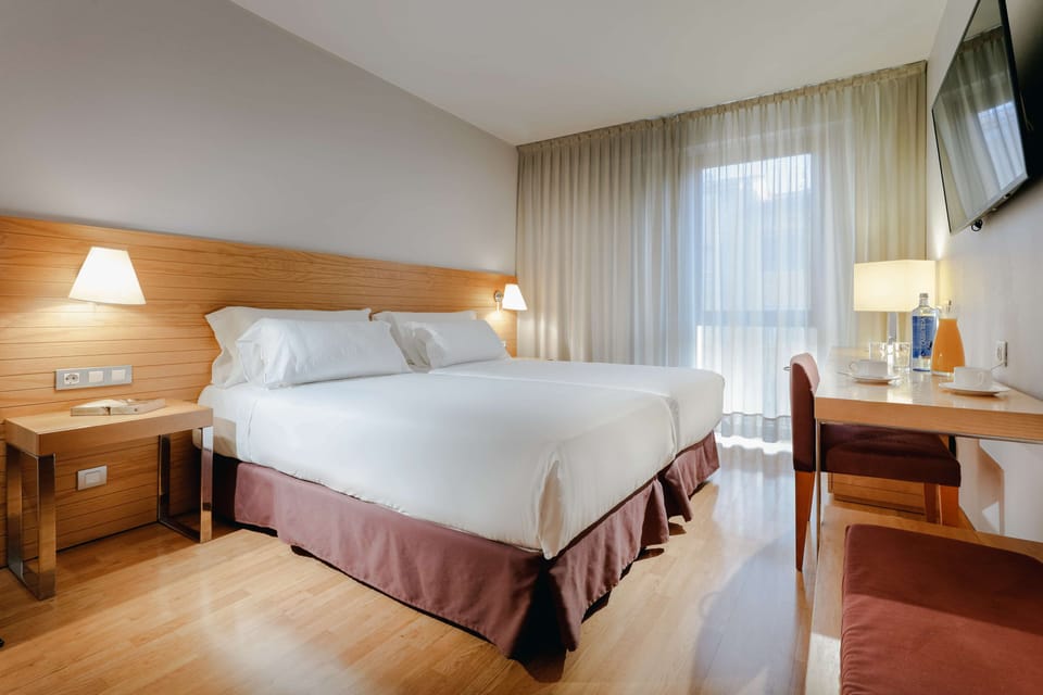 Down comforters, minibar, in-room safe, desk