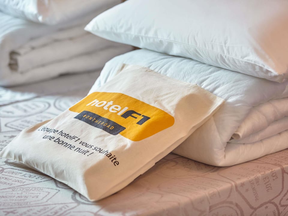 Free WiFi, bed sheets