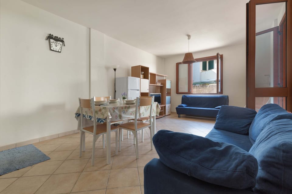 Apartment | Living room | Flat-screen TV