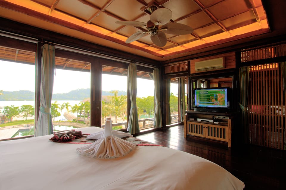 Suite | In-room safe, blackout drapes, rollaway beds, free WiFi