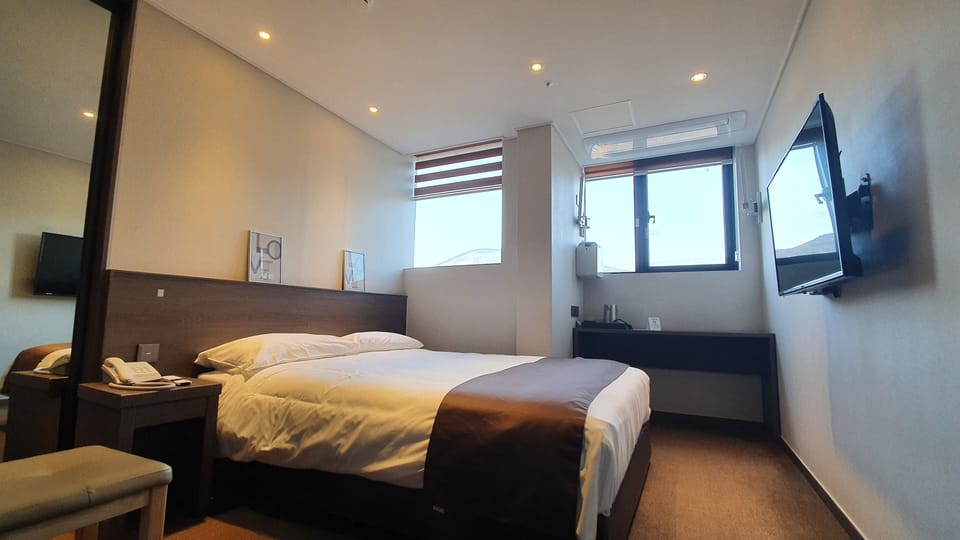 Signature Double Room, 1 Double Bed, Mountain View | Blackout drapes, soundproofing, free WiFi, bed sheets
