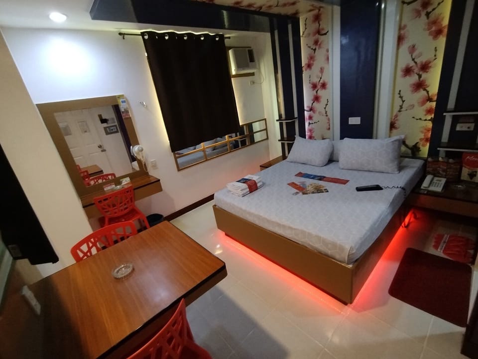 Executive Room, 1 Queen Bed | Free WiFi