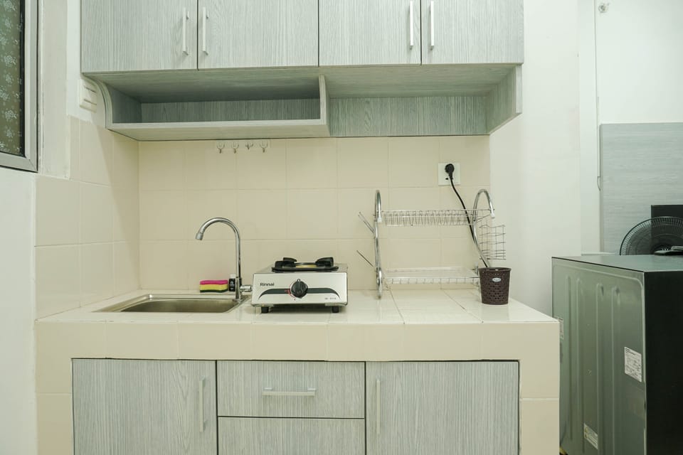 Fridge, stovetop, dishwasher, electric kettle