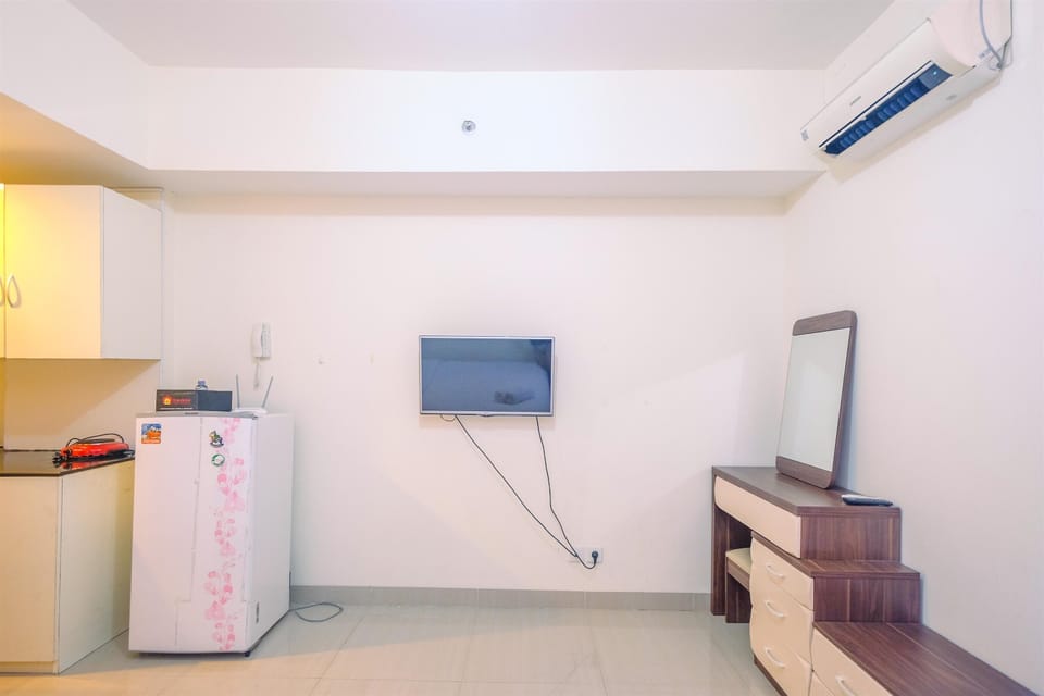 Apartment, Non Smoking, Kitchenette | Living area | Flat-screen TV