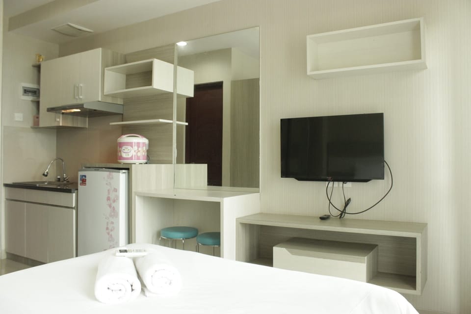 Apartment, Non Smoking, Kitchenette | 1 bedroom, iron/ironing board, free WiFi, bed sheets