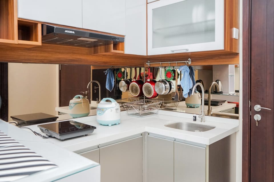 Apartment, Non Smoking, Kitchenette | Private kitchen | Fridge, stovetop, electric kettle, cookware/dishes/utensils