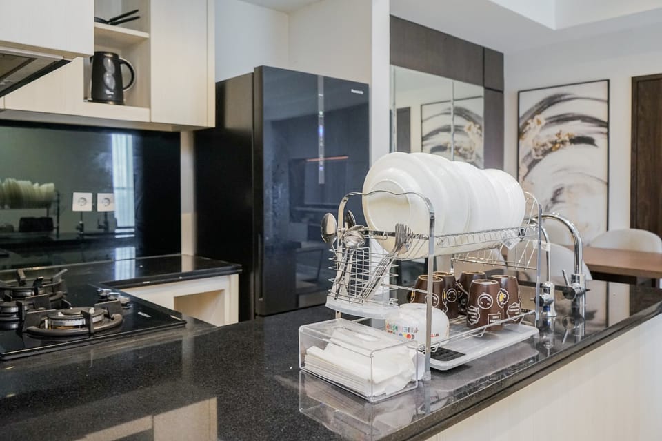 Apartment, Non Smoking, Kitchenette | Private kitchen | Fridge, microwave, stovetop, cookware/dishes/utensils