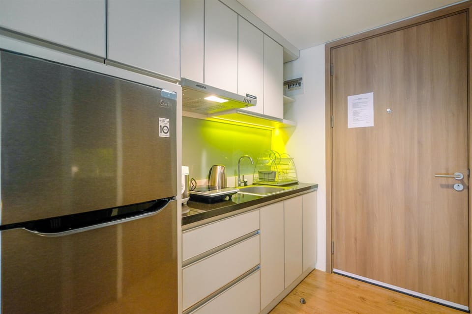 Apartment, Non Smoking, Kitchenette | Private kitchen | Fridge, stovetop, electric kettle, cookware/dishes/utensils