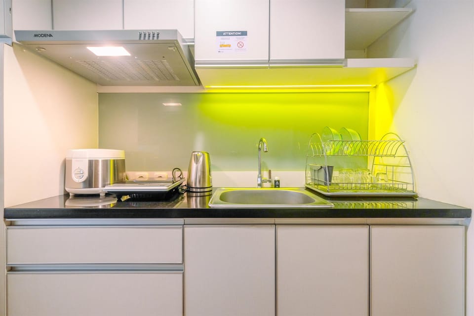 Apartment, Non Smoking, Kitchenette | Private kitchen | Fridge, stovetop, electric kettle, cookware/dishes/utensils