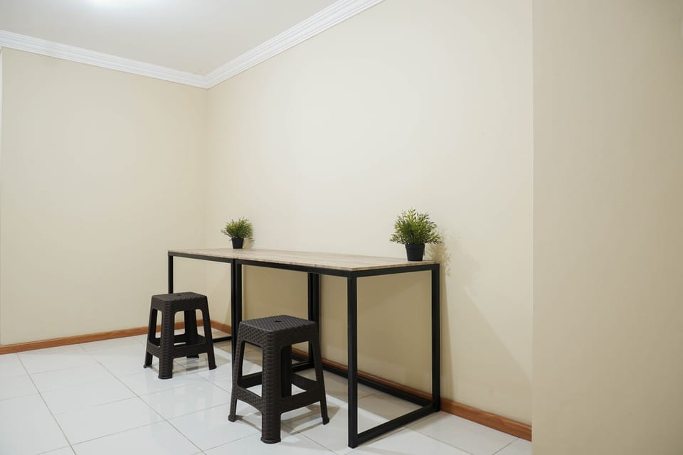 Standard Apartment, Non Smoking, Kitchenette | In-room dining