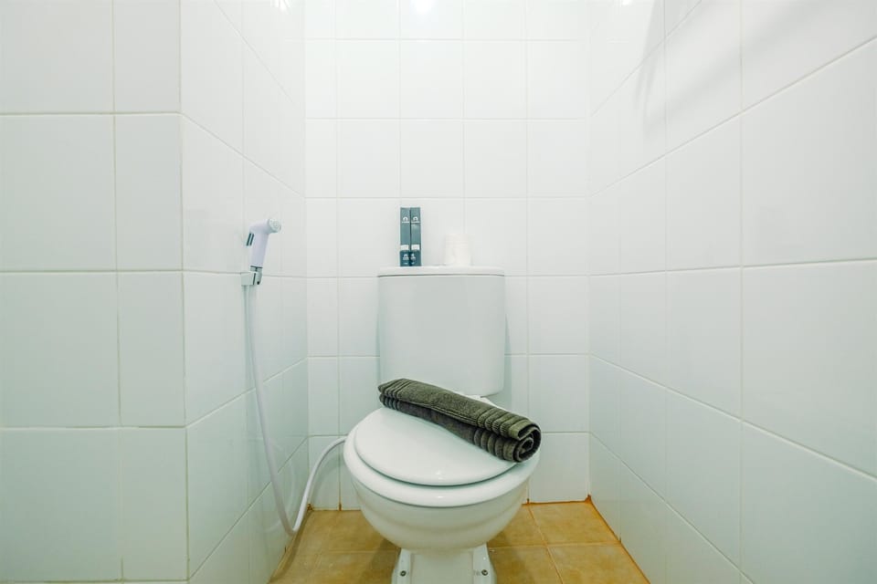 Apartment, Non Smoking, Kitchenette | Bathroom | Shower, free toiletries, towels
