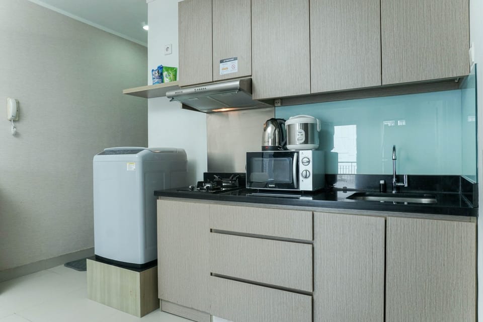 Apartment, Non Smoking, Kitchenette | Living area | TV