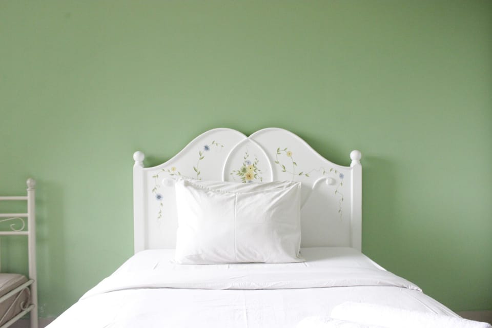 Apartment, Non Smoking, Kitchenette | 1 bedroom, iron/ironing board, free WiFi, bed sheets