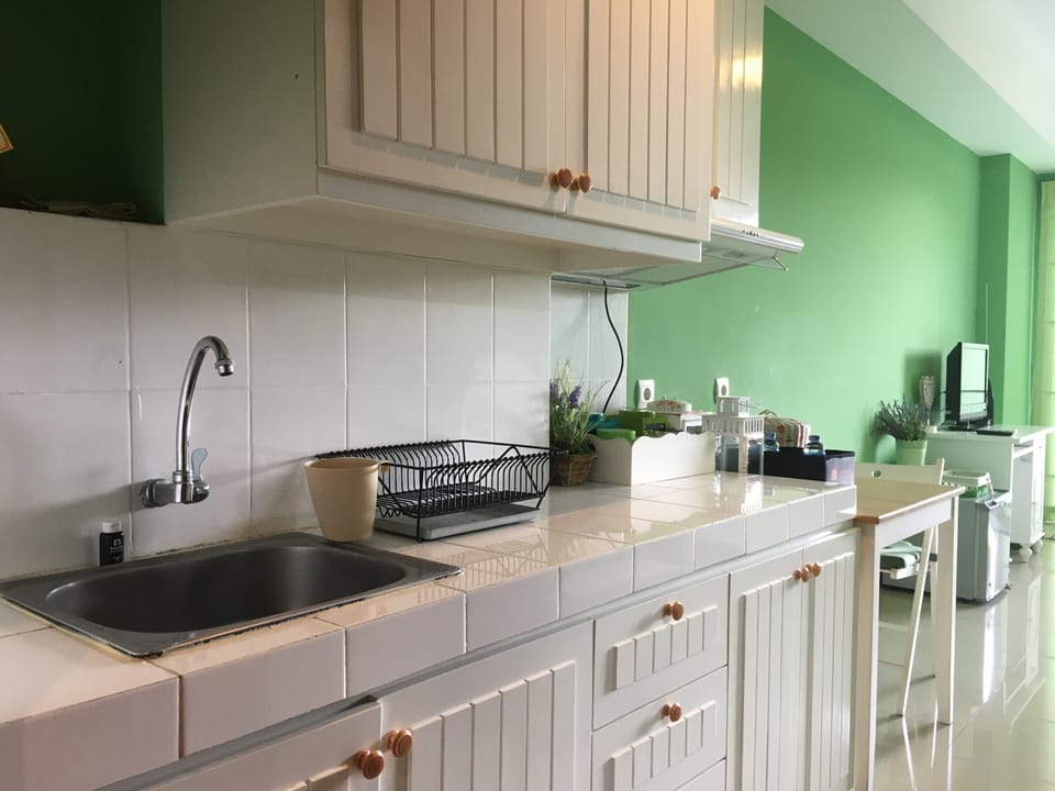 Apartment, Non Smoking, Kitchenette | 1 bedroom, iron/ironing board, free WiFi, bed sheets