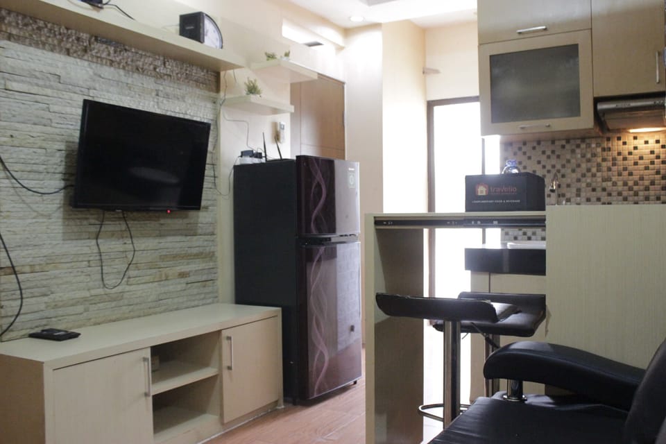 Apartment, Non Smoking, Kitchenette | Desk, iron/ironing board, free WiFi, bed sheets