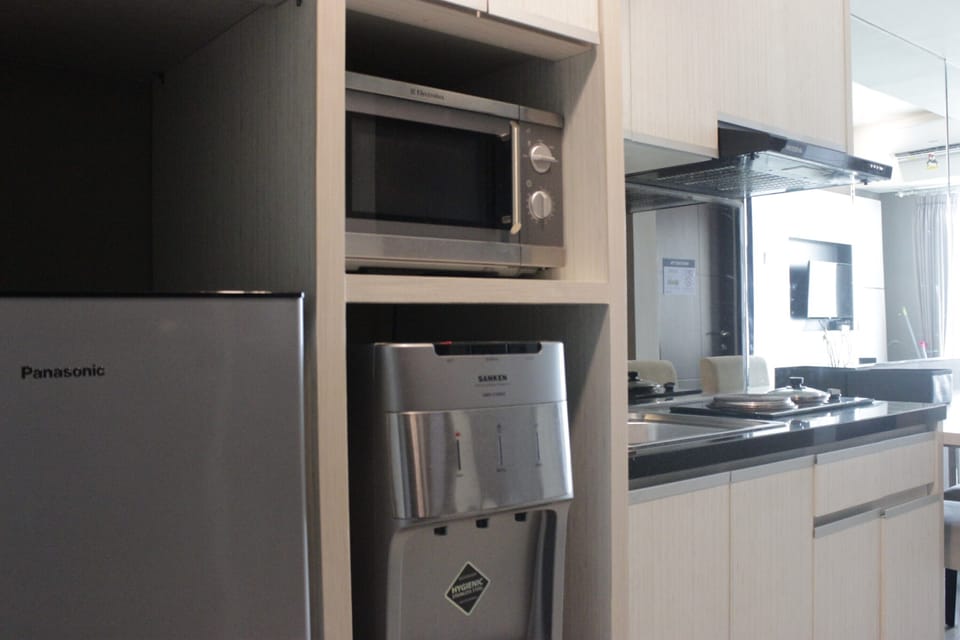 Apartment, Non Smoking, Kitchenette | Private kitchen | Fridge, microwave, stovetop, dishwasher