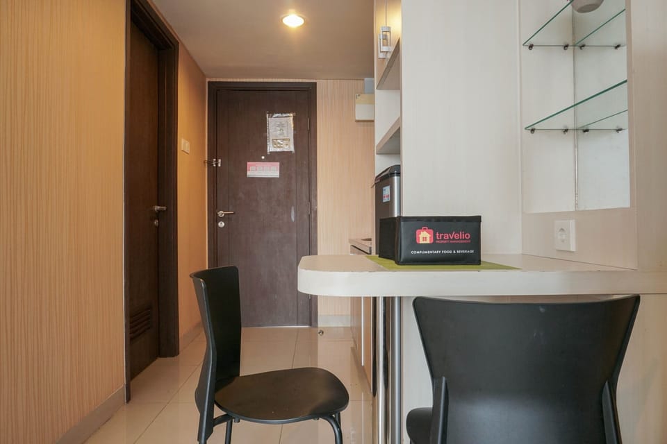 Apartment, Non Smoking, Kitchenette | 1 bedroom, desk, iron/ironing board, bed sheets