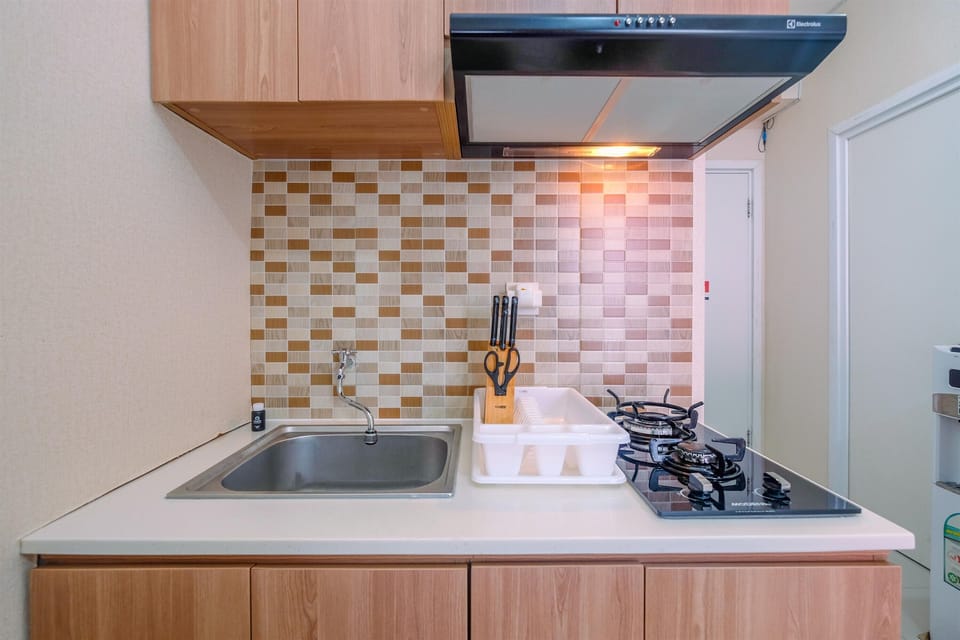 Apartment, Non Smoking, Kitchenette | Private kitchen | Fridge, stovetop, electric kettle, cookware/dishes/utensils