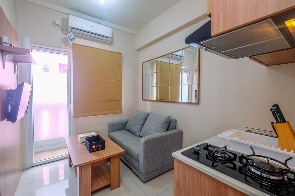 Apartment, Non Smoking, Kitchenette | Private kitchen | Fridge, stovetop, electric kettle, cookware/dishes/utensils