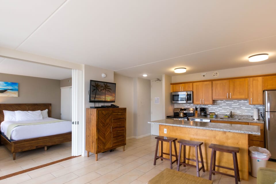 Condo, 1 Bedroom | Private kitchen | Fridge, oven, coffee/tea maker, toaster