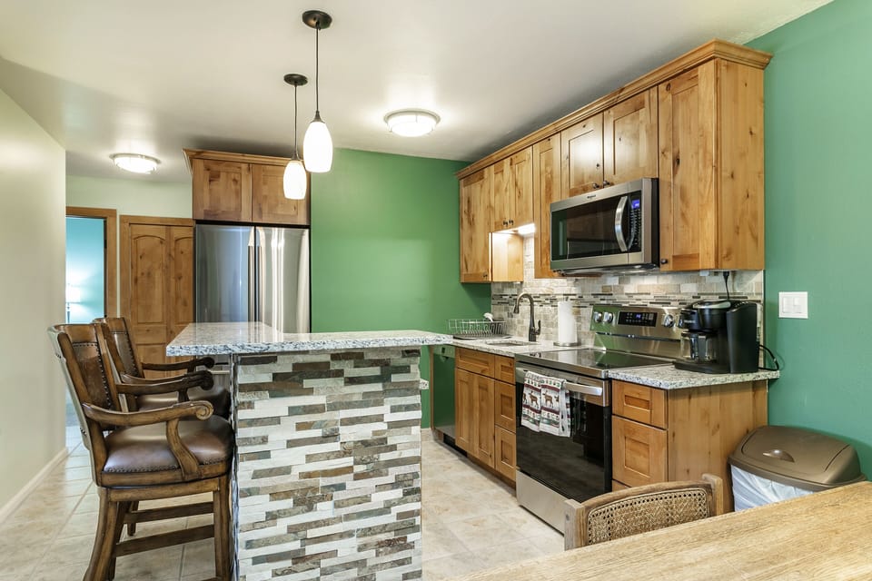 Condo, 2 Bedrooms | Private kitchen | Fridge, oven, coffee/tea maker, toaster