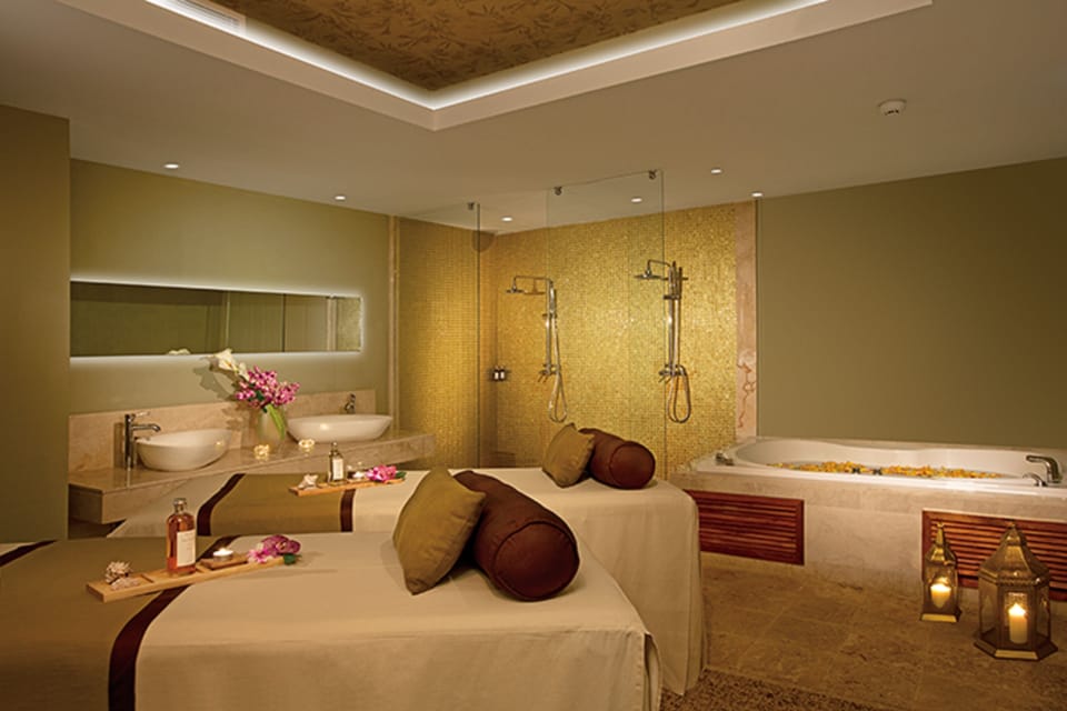 Sauna, hot tub, steam room, body treatments, hydrotherapy, aromatherapy