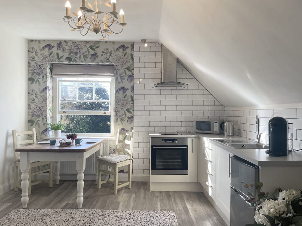 Superior Apartment, Private Bathroom, Garden View (Beechwood) | Shared kitchen