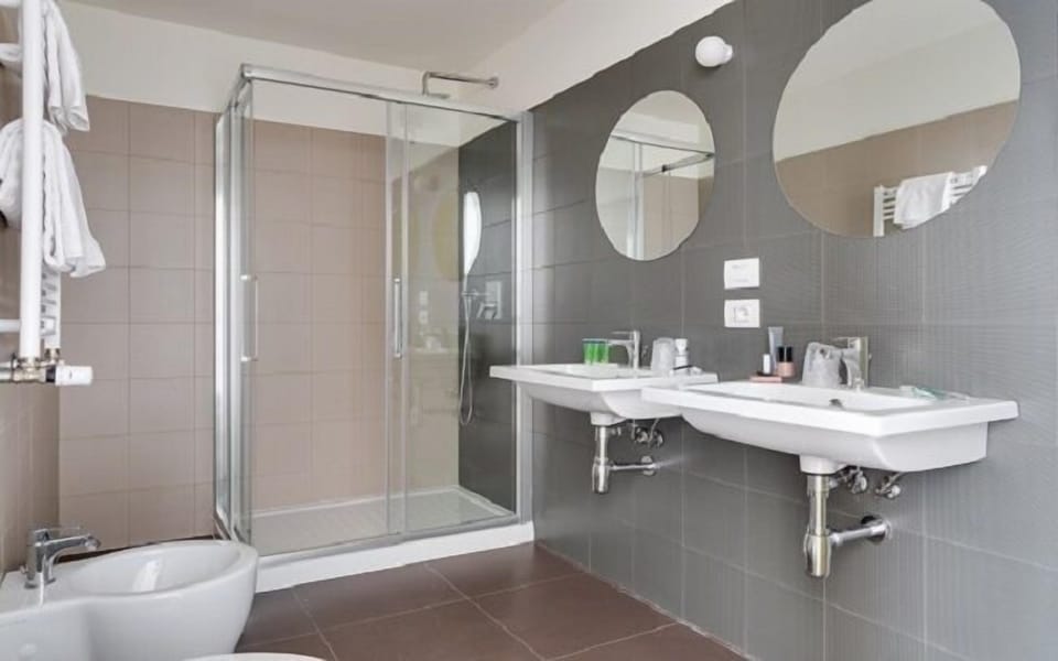 Family Room | Bathroom | Shower, rainfall showerhead, hair dryer, towels