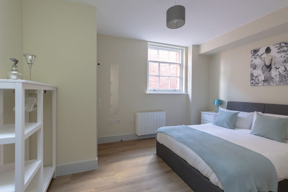 City Apartment | 1 bedroom, iron/ironing board, travel crib, free WiFi