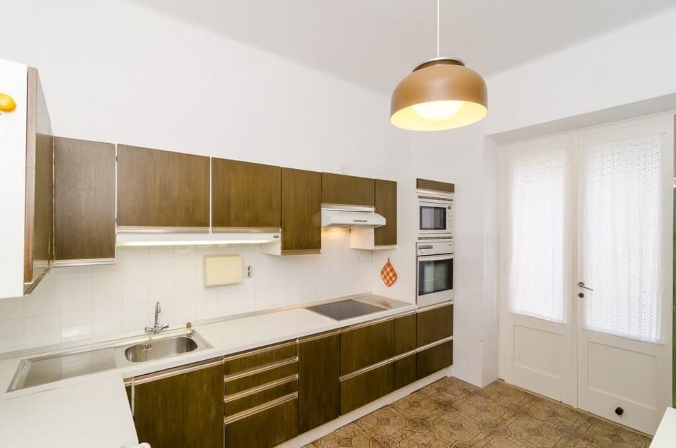 House (Duplex Three Bedroom Apartment) | Private kitchen | Fridge, microwave, stovetop, dishwasher