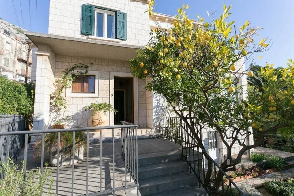 House (Duplex Three Bedroom Apartment) | Exterior