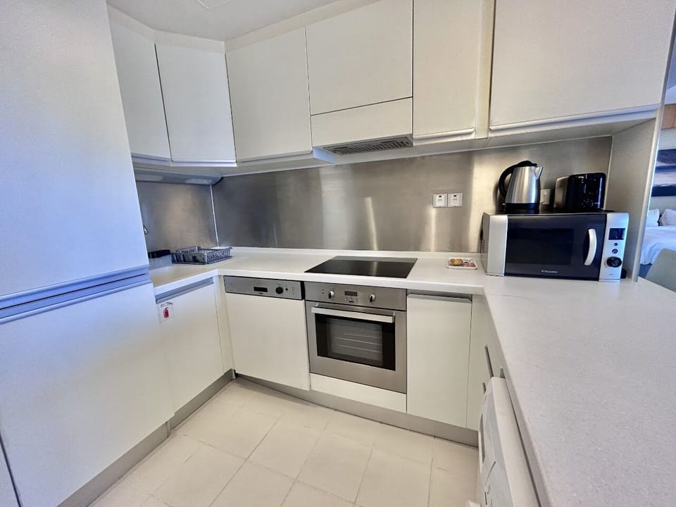 Apartment (0 Bedroom) | Private kitchen | Dishwasher