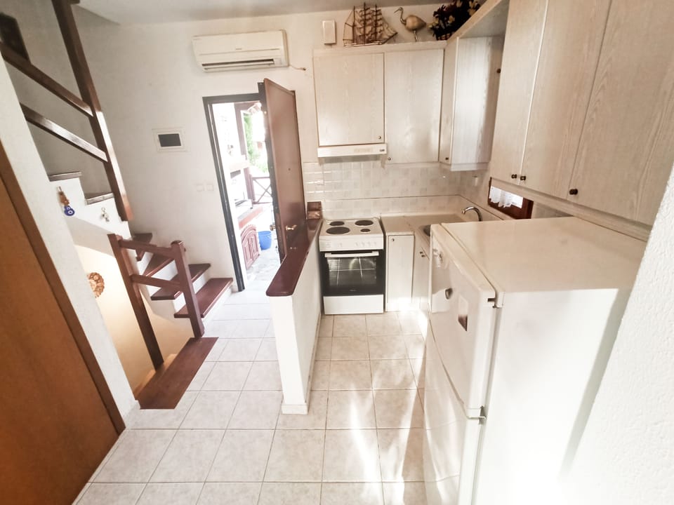 Family Duplex | Private kitchen | Fridge, microwave, oven, stovetop