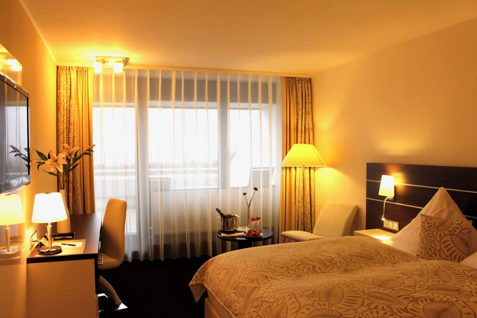 Comfort Double Room | Hypo-allergenic bedding, desk, laptop workspace, blackout drapes