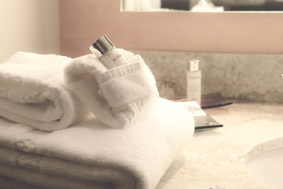 Hydromassage showerhead, hair dryer, towels, soap