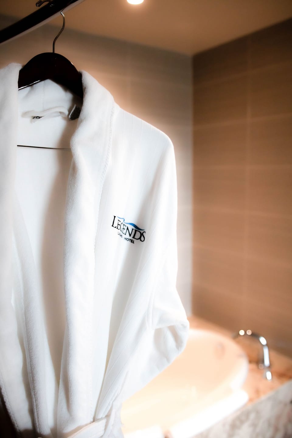 Hydromassage showerhead, hair dryer, towels, soap