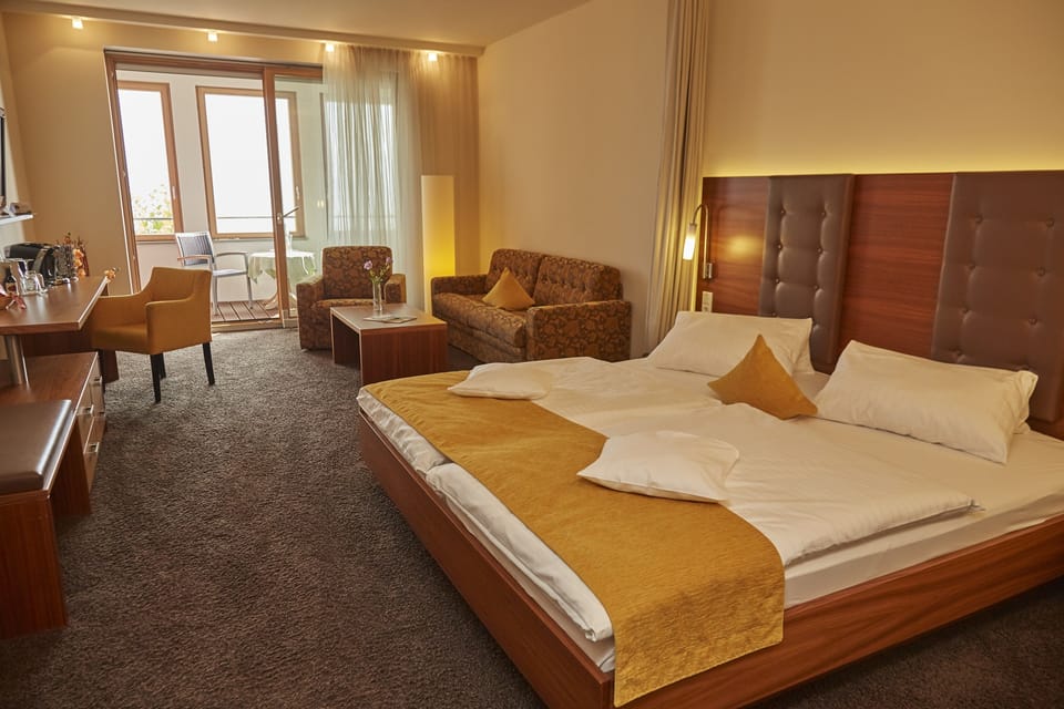 Suite | Premium bedding, minibar, in-room safe, desk