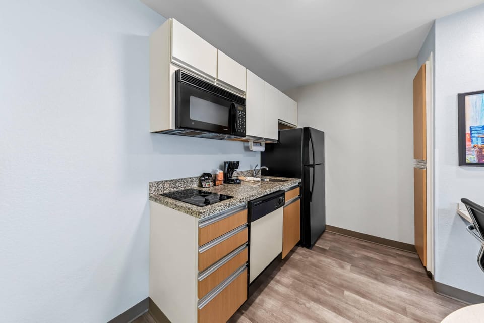 Studio Suite, 1 Queen Bed with Sofa bed, Accessible, Non Smoking (Roll-In Shower) | Hypo-allergenic bedding, desk, laptop workspace, blackout drapes