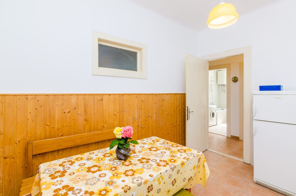 Apartment (Two Bedroom Apartment with Terrace) | In-room dining