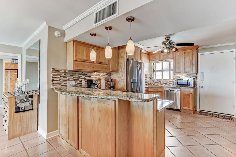 Condo, 3 Bedrooms | Private kitchen | Fridge, oven, coffee/tea maker