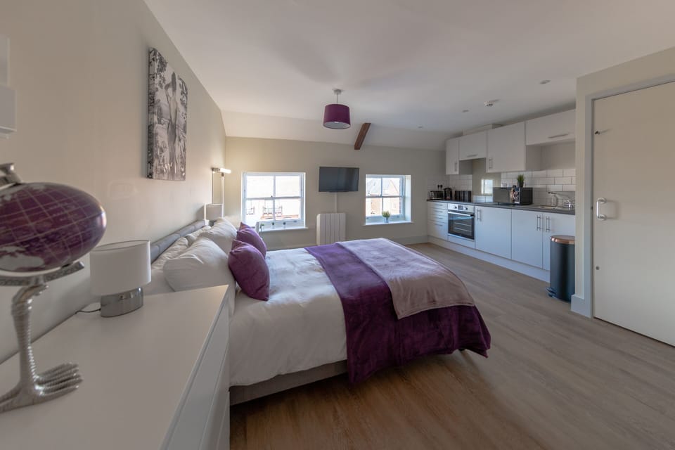 City Studio | Iron/ironing board, travel crib, free WiFi, bed sheets