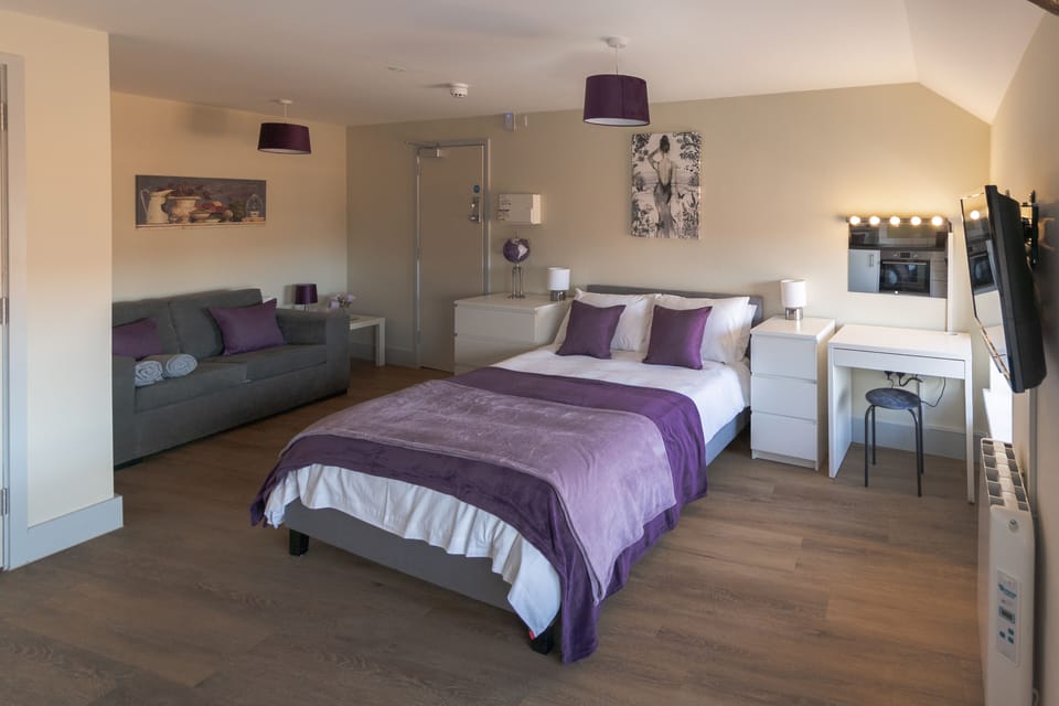 City Studio | Iron/ironing board, travel crib, free WiFi, bed sheets